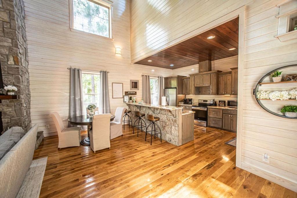 Merlot Mountain - Heated Spa Pool And Hot Tub! Cabin Broken Bow Extérieur photo